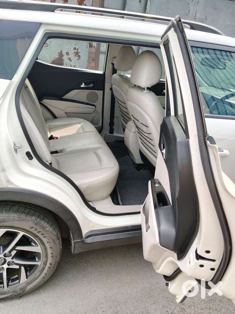 Mahindra Xuv300 W8 Option Dual Tone Diesel, 2022, Diesel