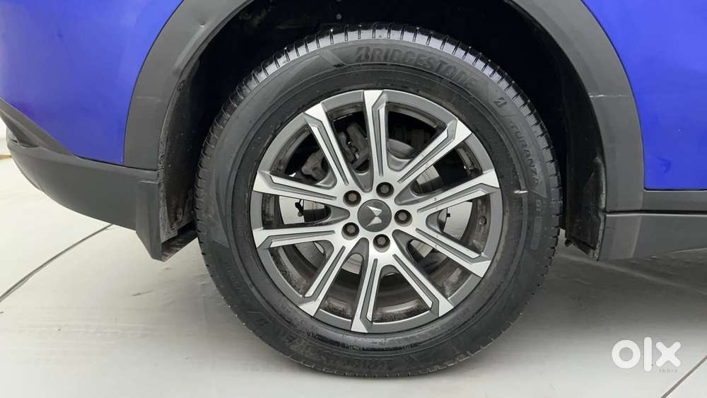 Mahindra Xuv700 2.2 Ax 7 Diesel Mt Luxury Pack Str, 2023, Diesel