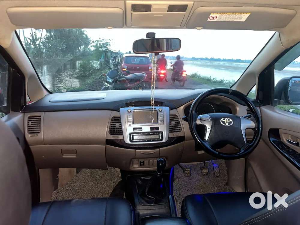 Toyota Innova 2.5 V 2015