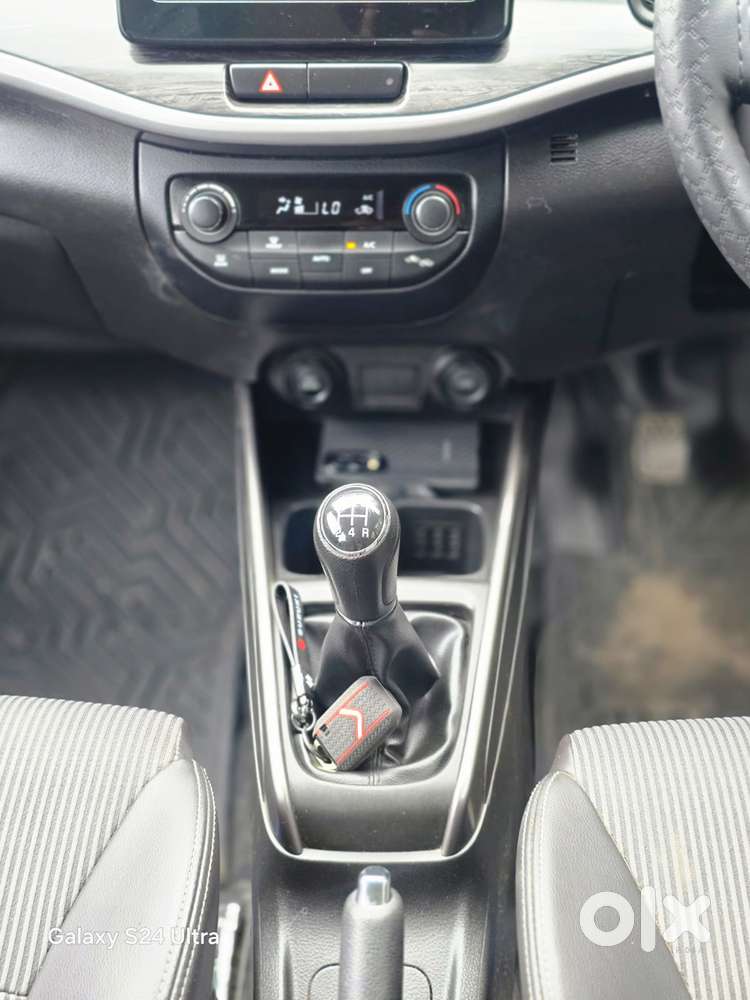 Maruti Suzuki Xl6 1.5 Zeta Mt, 2022, Petrol