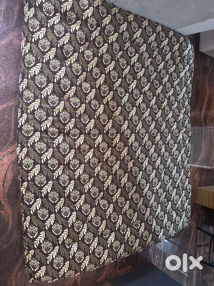 Queen size bed mattresses