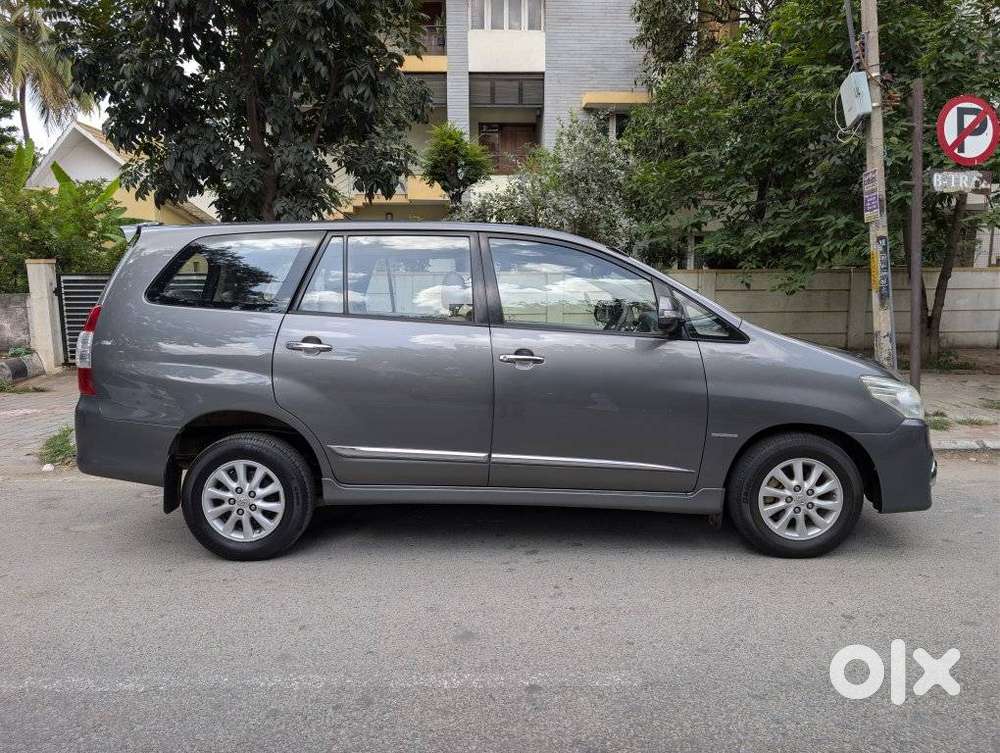 Toyota Innova 2.5 V 7 STR, 2013