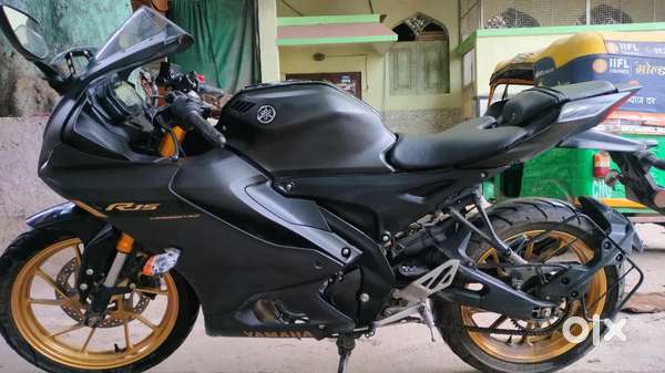 R15 V4 top condition only 4000 km