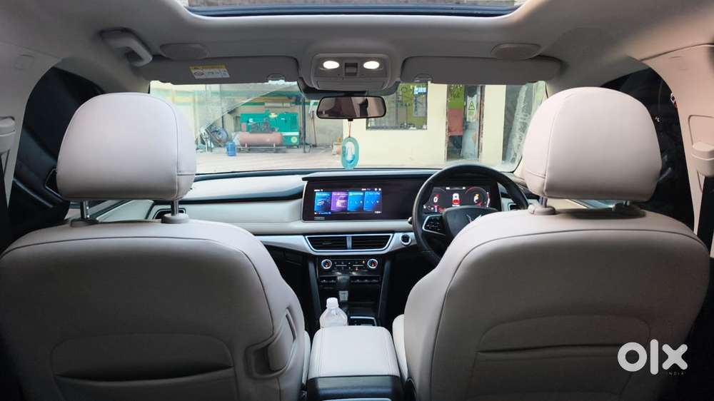 Mahindra Xuv700 2.2 Ax 7 Diesel At Str, 2022, Diesel