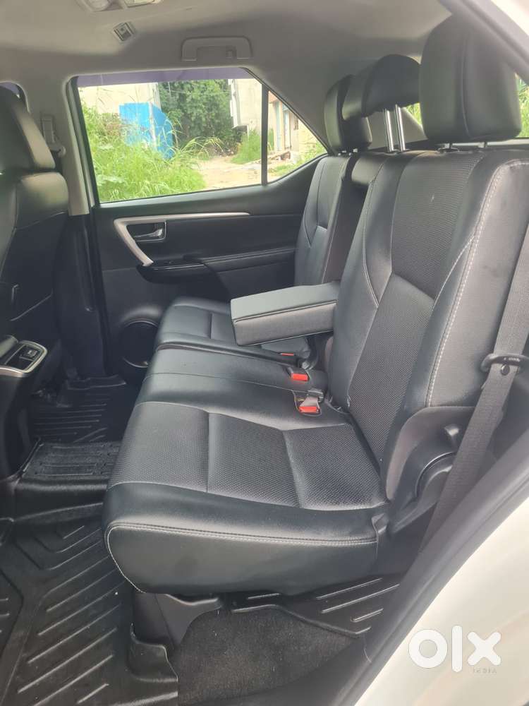 Toyota Fortuner [2021-ongoing] 2.8 2wd Diesel At, 2023, Diesel