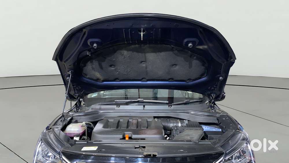 Mahindra Xuv700 2.0 Ax 5 Petrol Mt 7 Str, 2021, Petrol