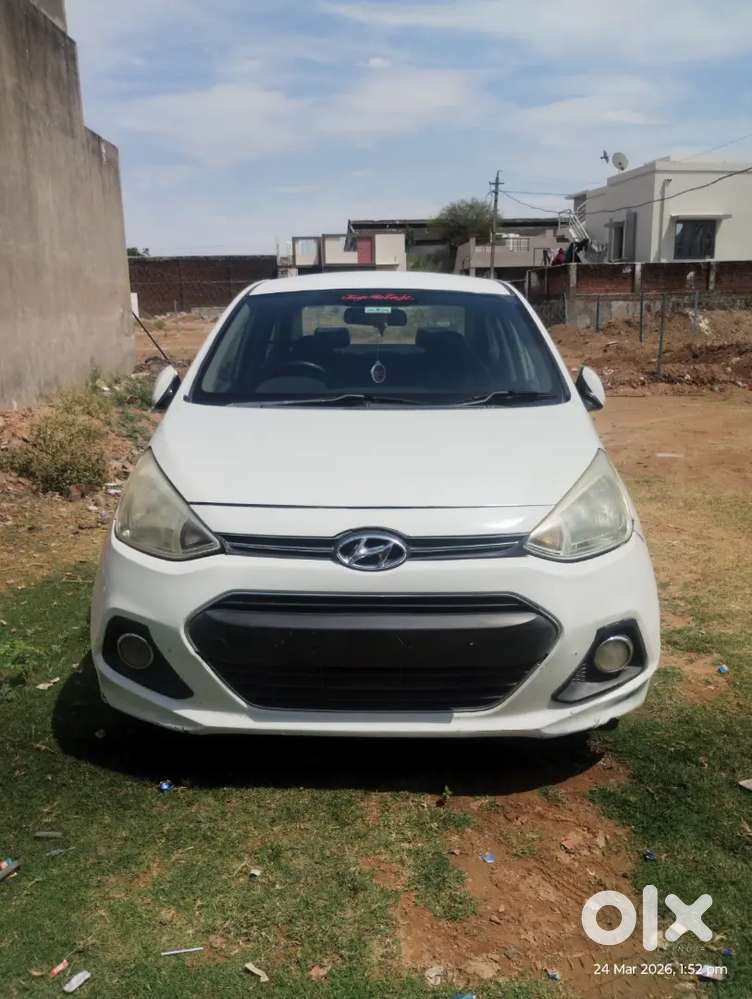 Hyundai Xcent 2016 (price 3,50,000)