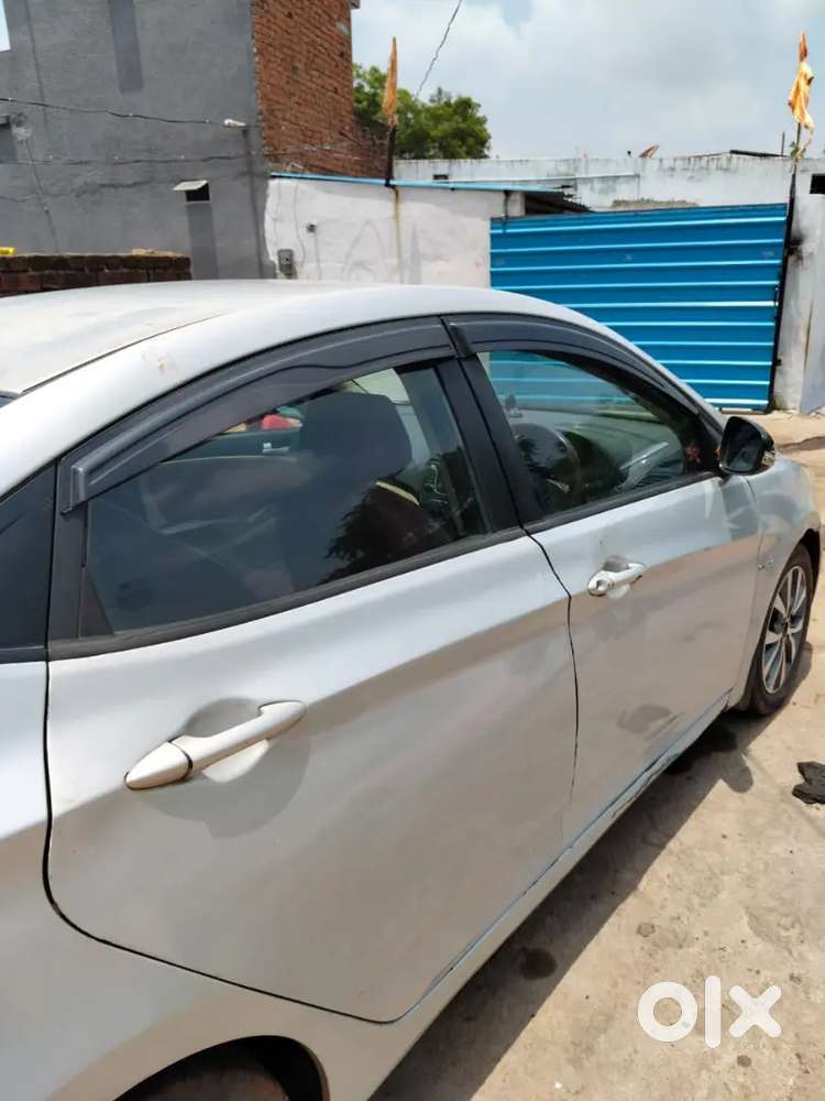 Hyundai Verna 2015 Diesel 1 L +  Km Driven