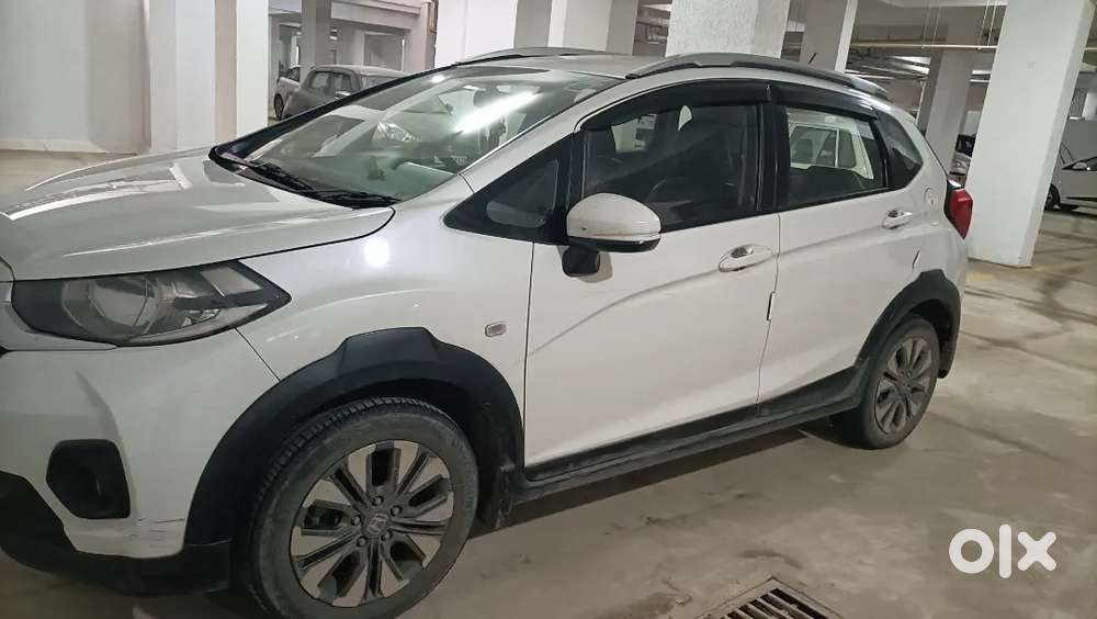 Single Hand Driving. 100% Showroom Track