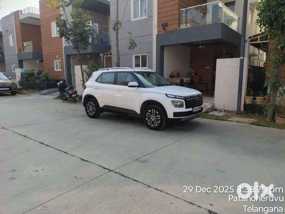 Venu Sx Diesel 1.5 Showroom Track Vehicle