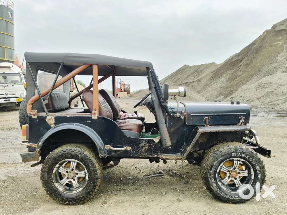 Overhead Mahindra Willys Jeep  500 1962