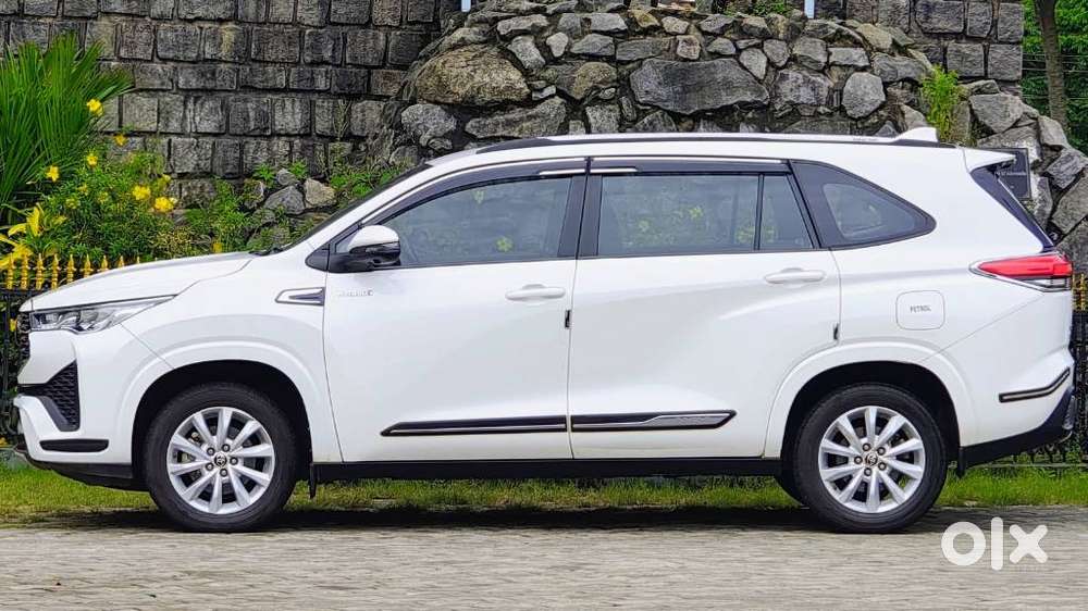 Toyota Innova Hycross 2.0 Vx Hybrid 8 Str, 2023, Petrol