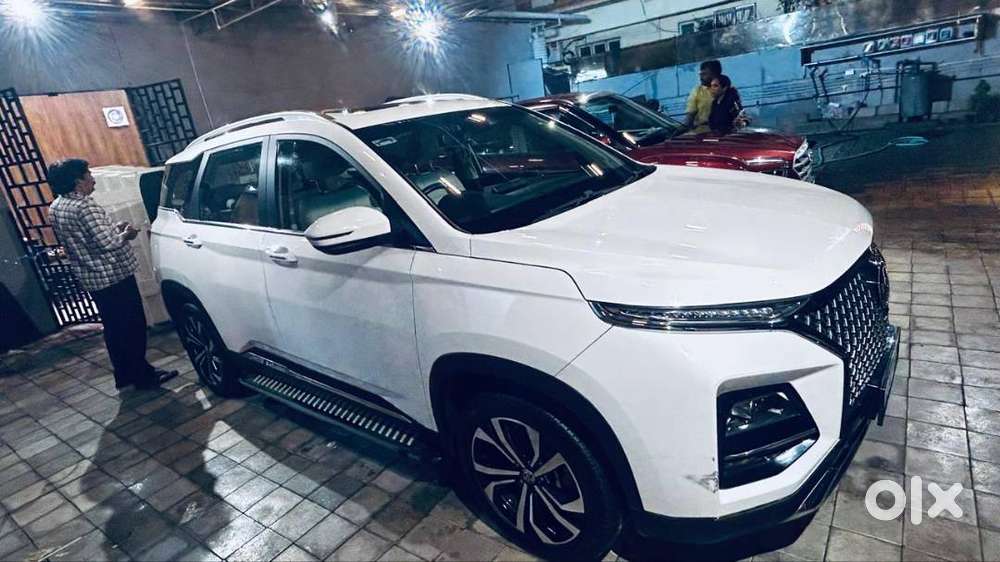 Mg Hector 2025 Petrol 16490 Km Driven