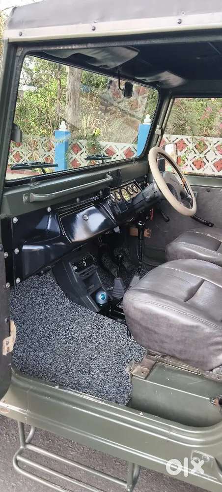 Mahindra Jeep With 5 Extra Tyre, Rear Two Extra Seat And Rear Roof