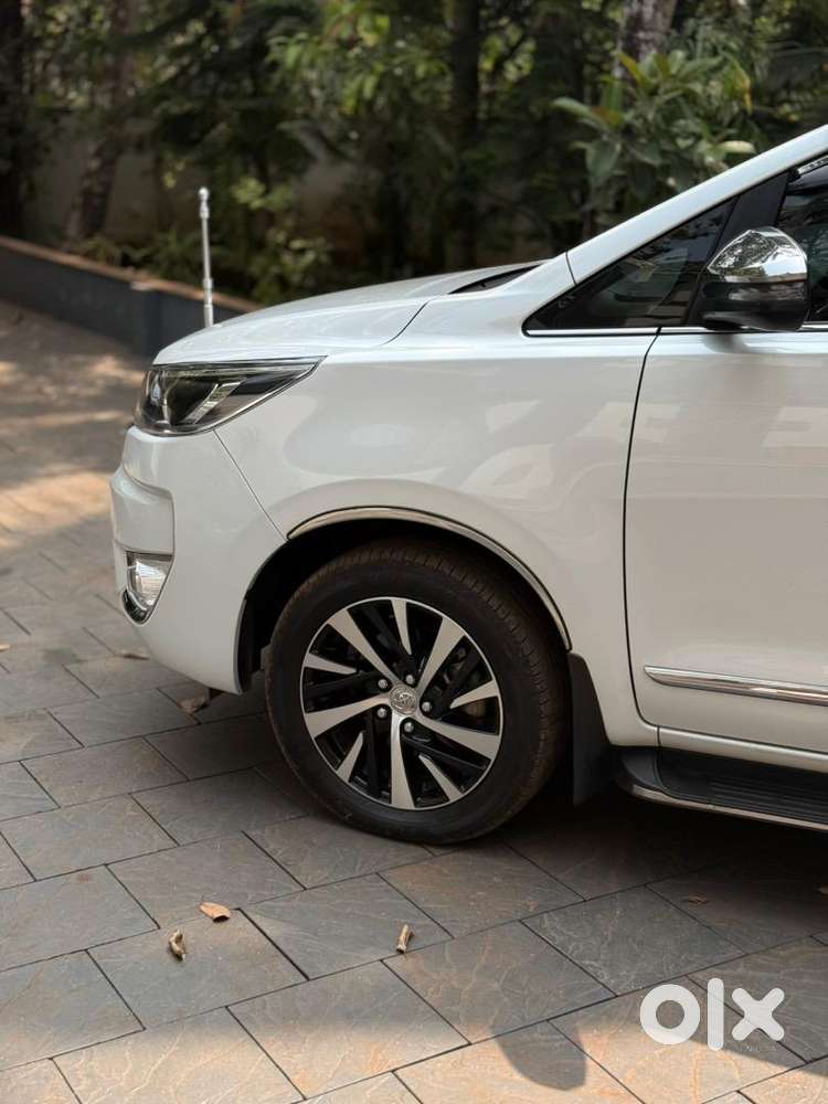 Toyota Innova Crysta 2023