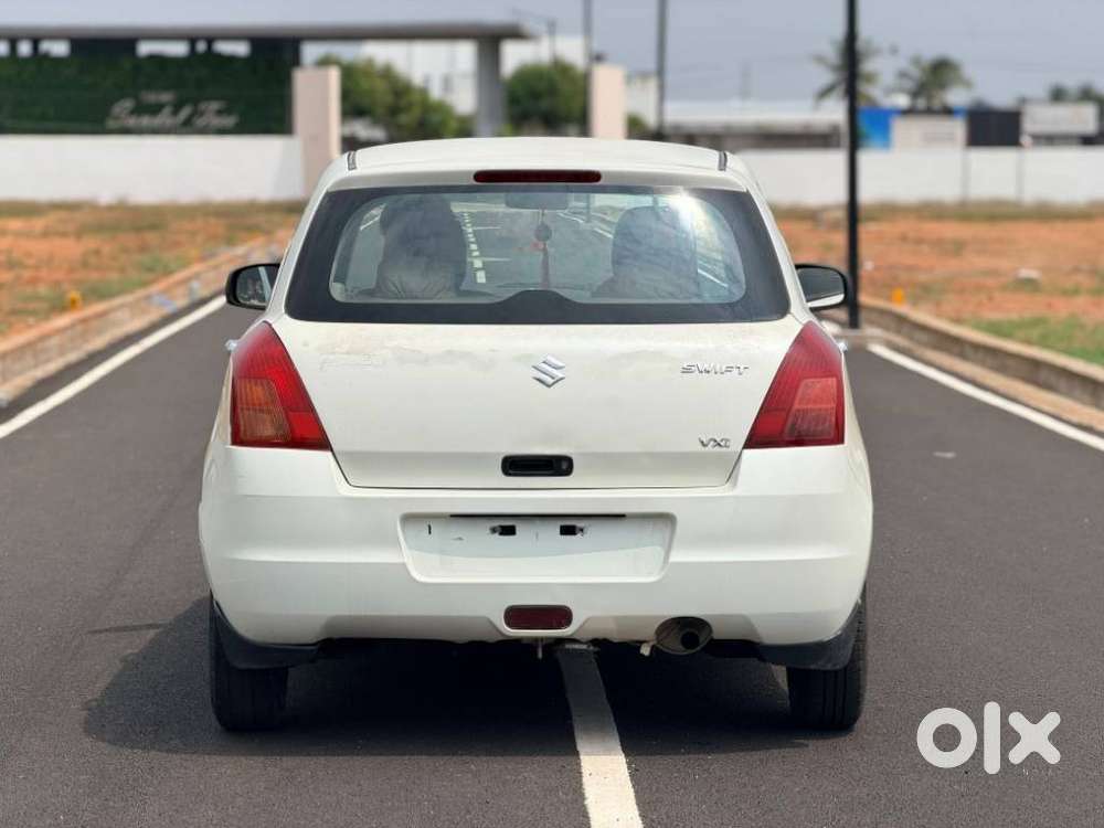 Maruti Suzuki Swift Vxi Bsiv, 2011, Petrol