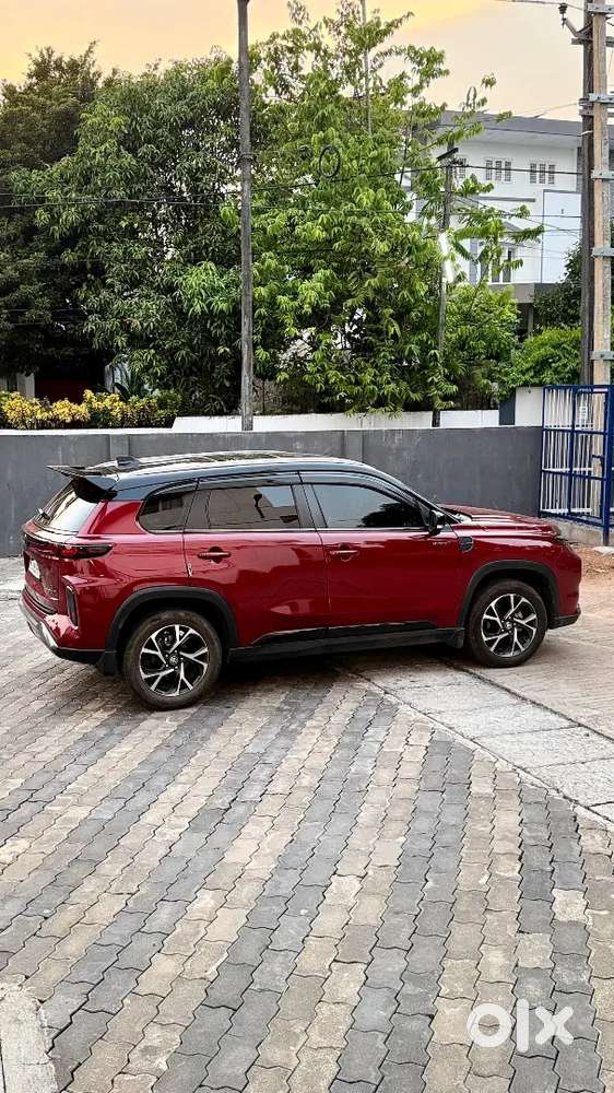 Toyota Hyryder Hybrid G  Fully Hybrid  Dual Tone Red-black  25km/l