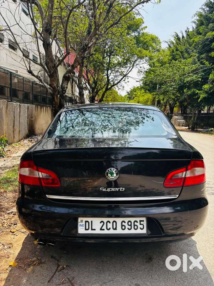Skoda Superb 2011 Petrol 85000 Km Driven