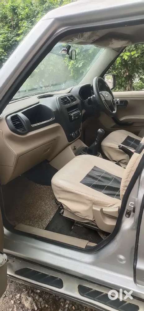 Mahindra Tuv 300 2017