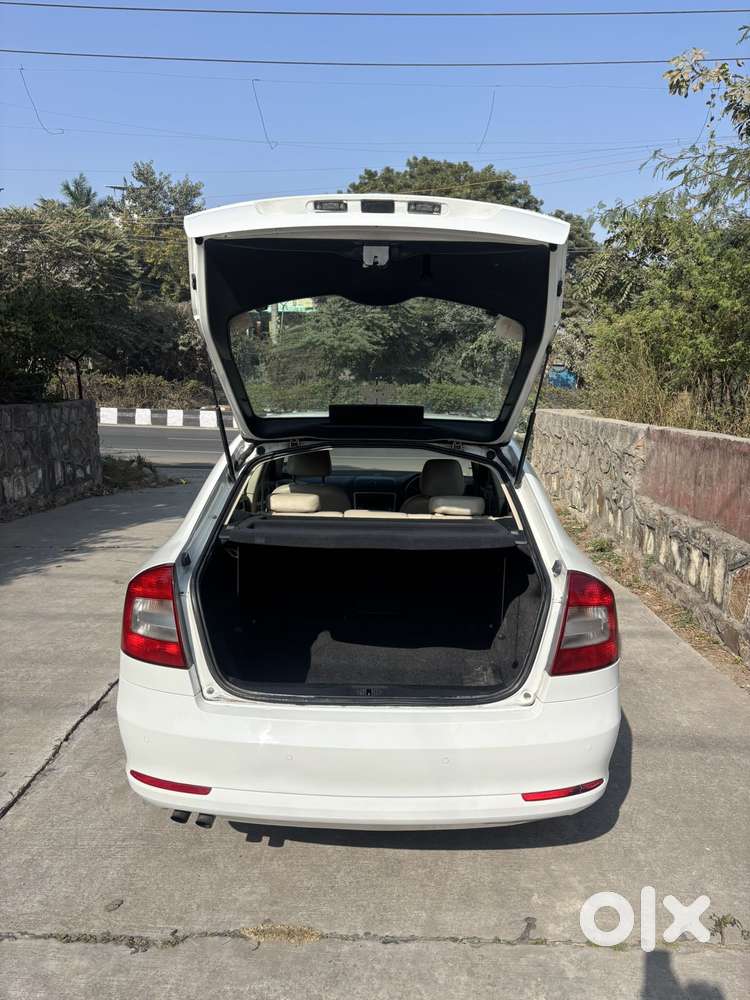 Skoda Laura 1.8 Tsi Ambition, 2011, Petrol