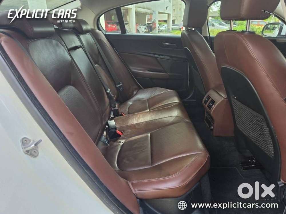 Jaguar Xe Portfolio, 2017, Petrol