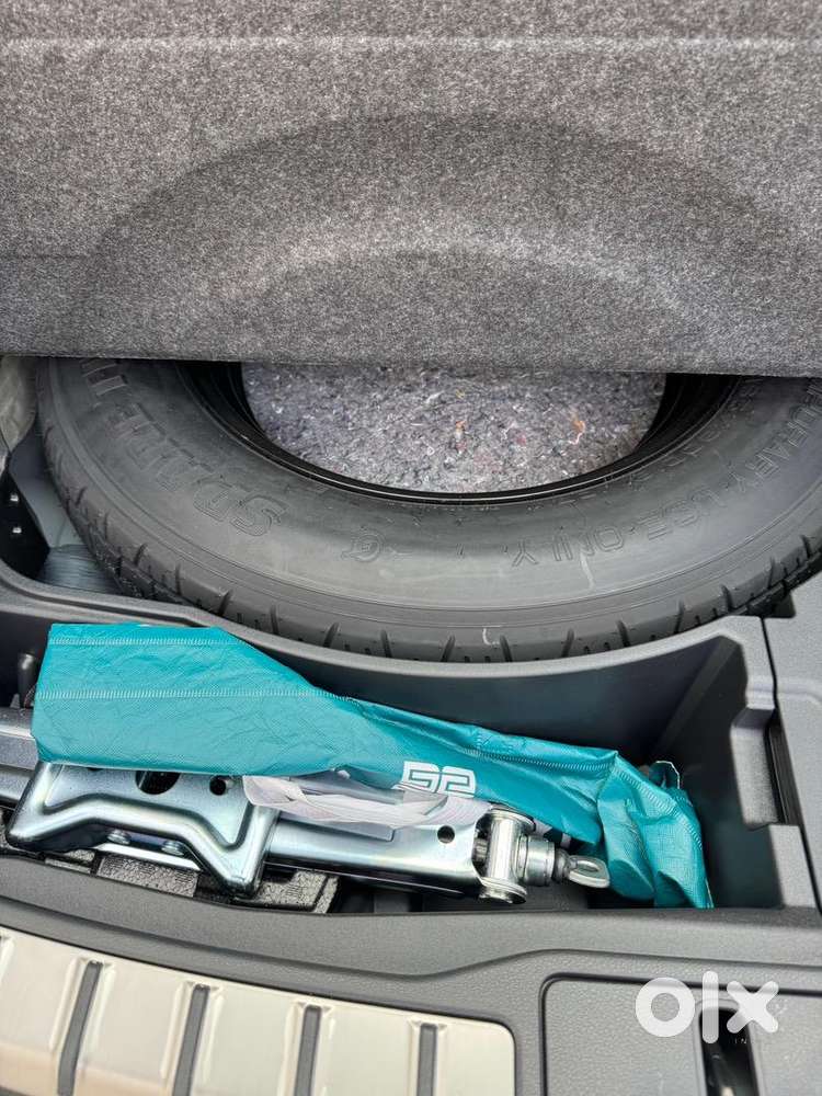 Oct 2025 Registered (cbu Model) Luxury Trim Hybrid Awd