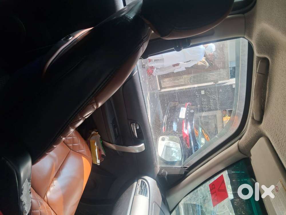 Tata Safari Storme 2015