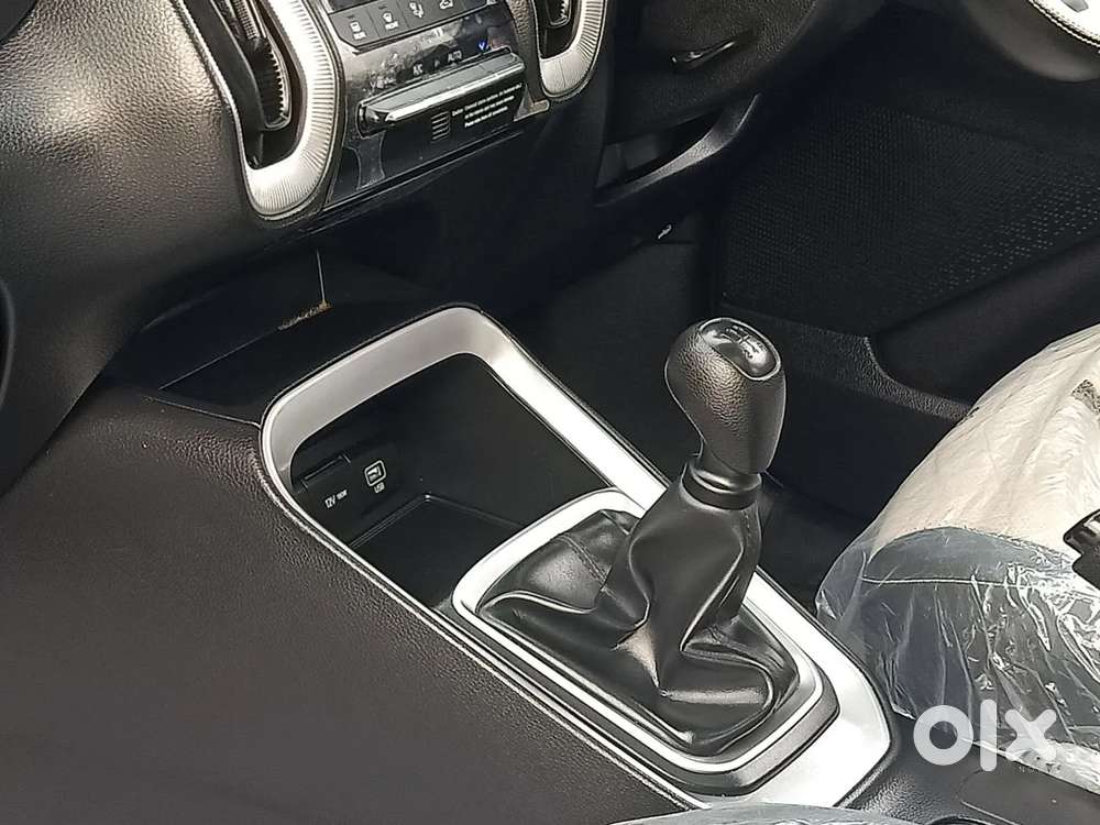 Kia Sonet, 2025, Petrol