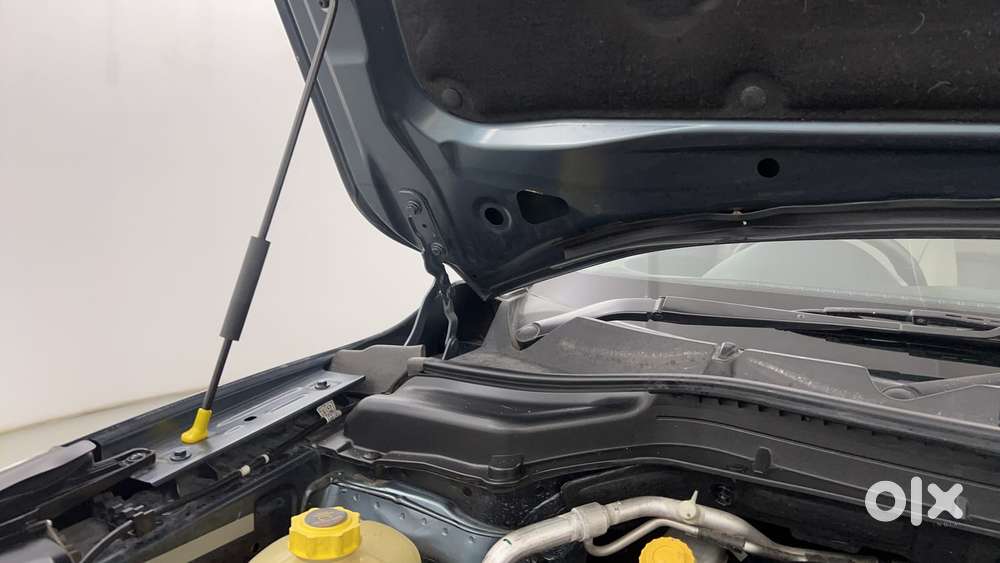 Mahindra Xuv300 1.2 W8 (o) Amt Petrol, 2022, Petrol