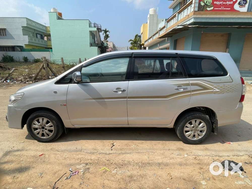 Innova 2.5 V X 2011