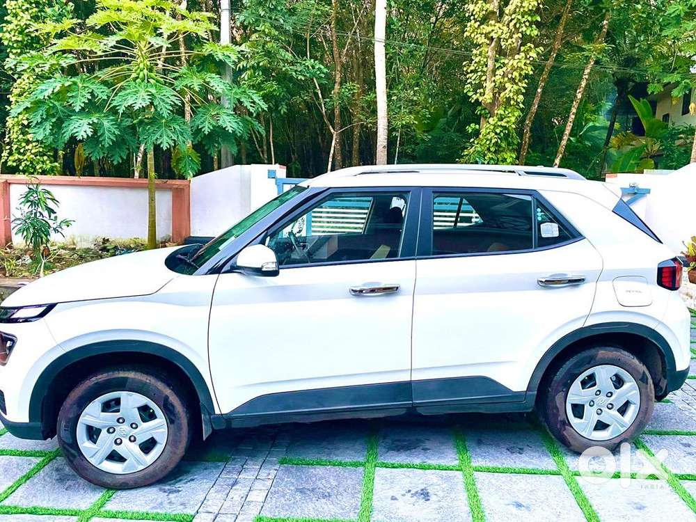Hyundai Venue 2022 Petrol 29000 Km Driven