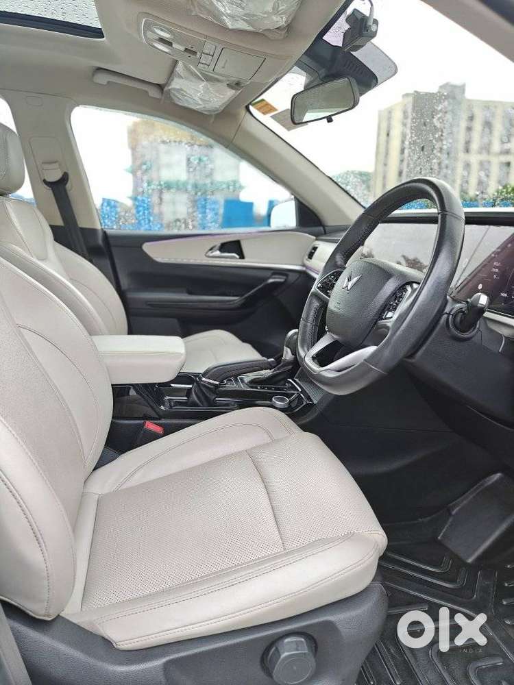 Mahindra Xuv700 2.2 Ax 7 Diesel At Str, 2024, Diesel