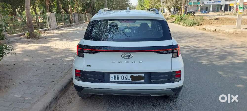 Hyundai Venue 2023 Petrol Well Maintained With Service Record