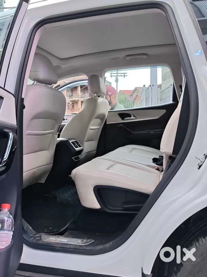 Mahindra Xuv700 2.2 Ax 7 Diesel At Luxury Pack Str Awd, 2023, Diesel
