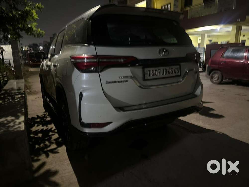 Toyota Fortuner Legender 4/4 At Full Mint Condition Complete Showroom
