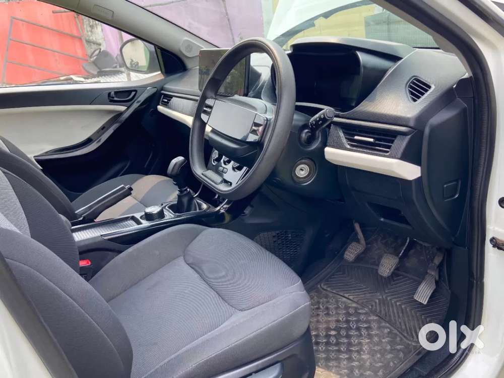 Tata Nexon Pure (s) 1.2 Petrol 6amt, 2025, Petrol