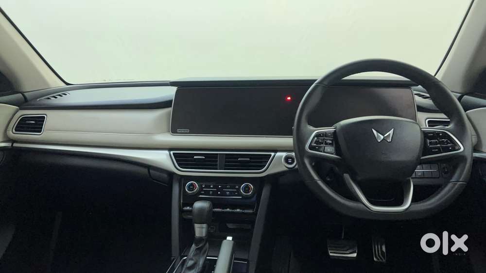 Mahindra Xuv700 2.0 Ax 7 Petrol At Str, 2023, Petrol