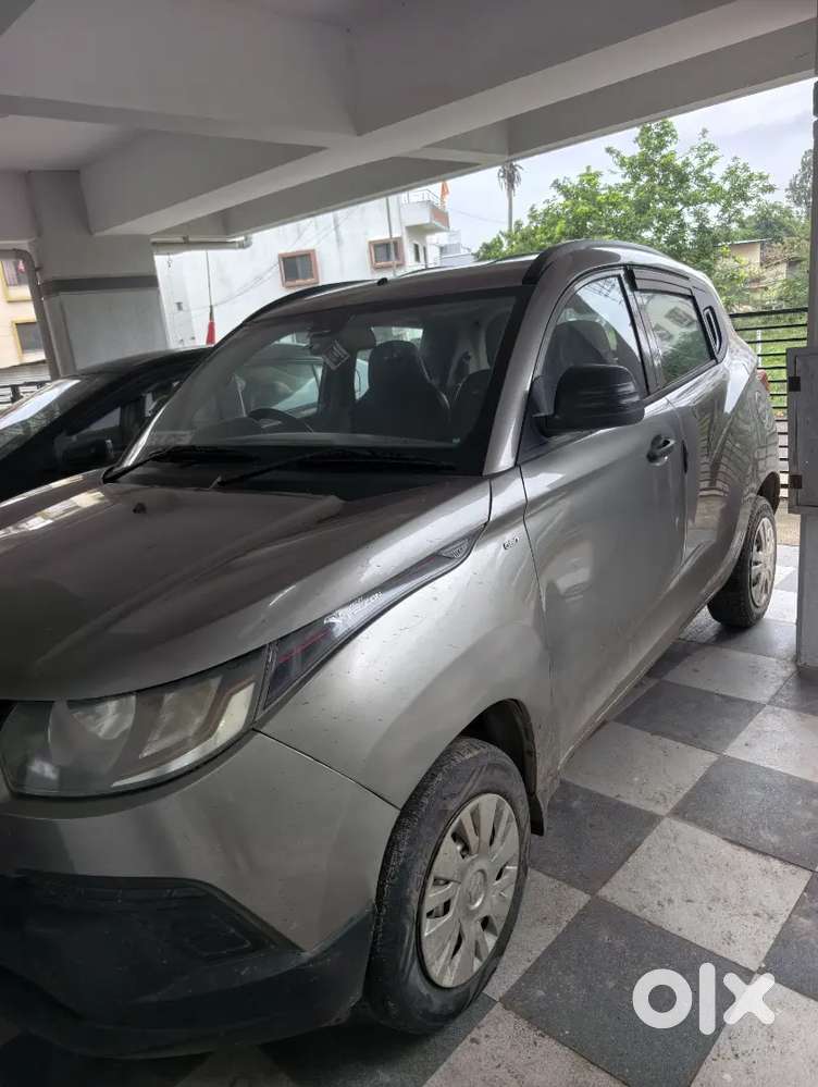 Mahindra Kuv 100 2016 मॉडल