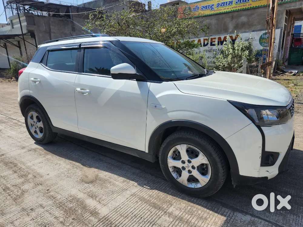 Mahindra Xuv300 2023 Petrol Well Maintained