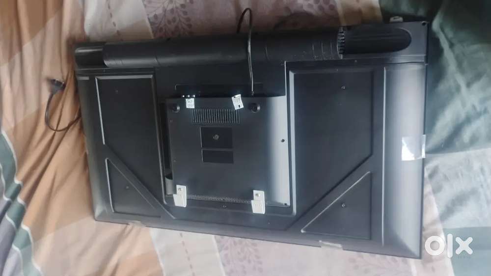 AIAOS LED SMART TV WITH SPEAKER 3 month old