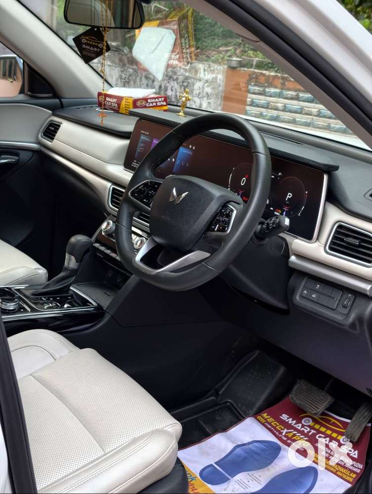 Xuv700 Ax7 Luxury At 2023  13,500 Km