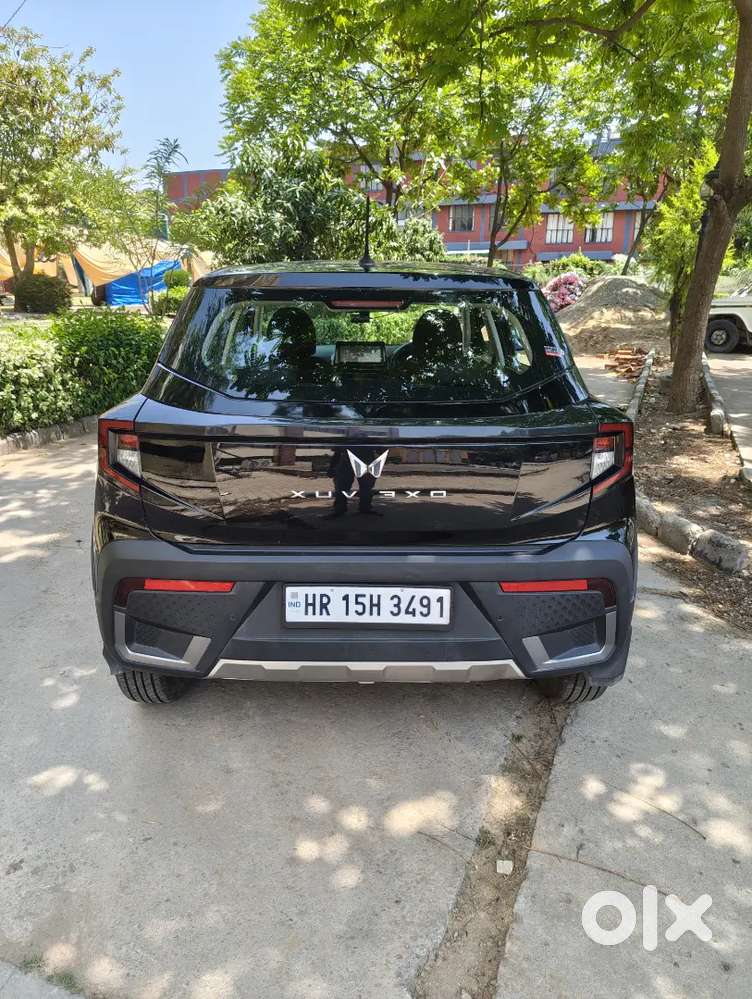 Mahindra Xuv 3xo 2025 Petrol 9600 Km Driven