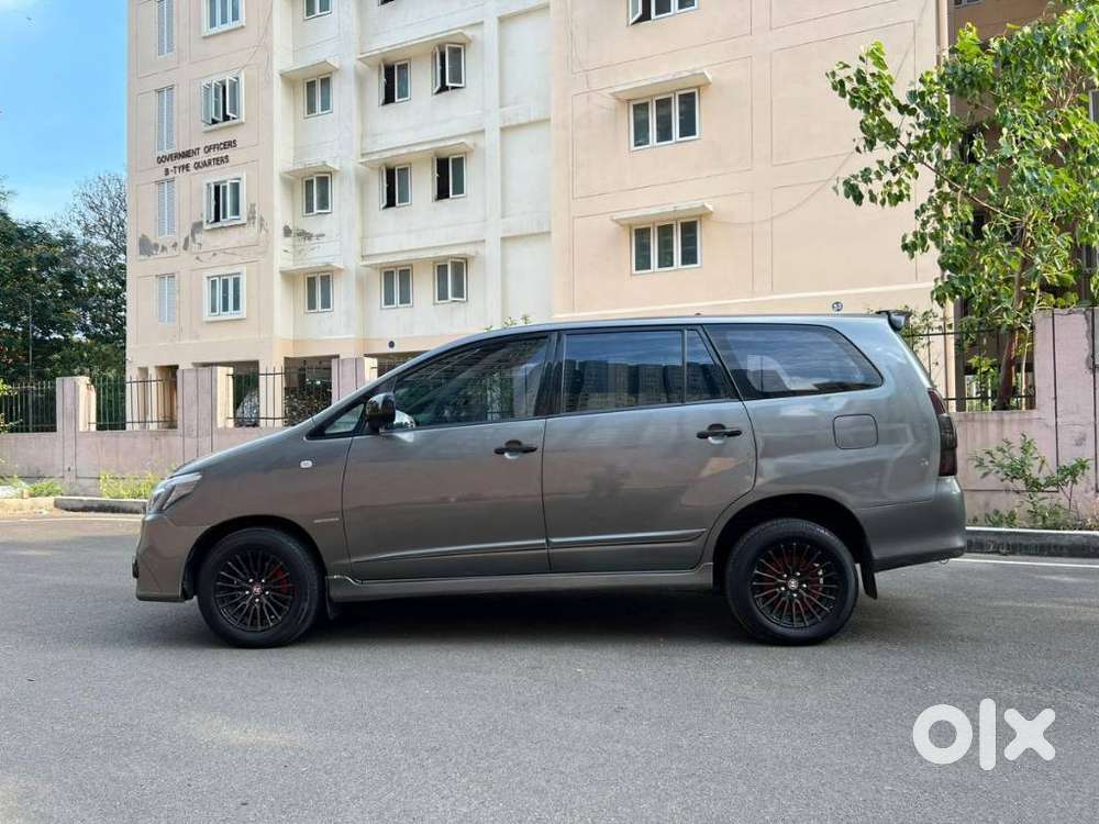 Toyota Innova 2.5 Gx (diesel) 8 Seater Bs Iv, 2014, Diesel