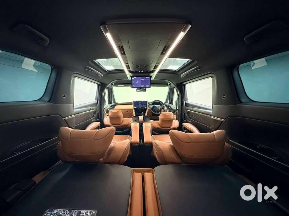 Toyota Vellfire Vip – Executive Lounge, 2024, Petrol