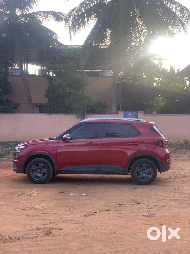 Hyundai Venue 2023 Petrol Well Maintained