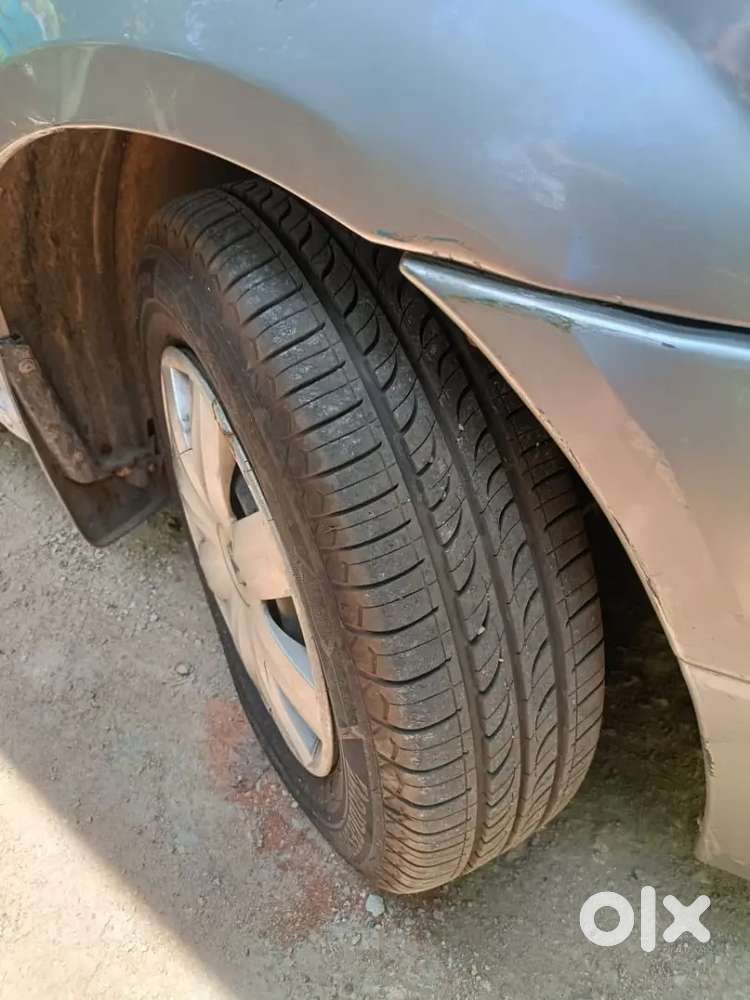 Good Condition 4 New Tyre