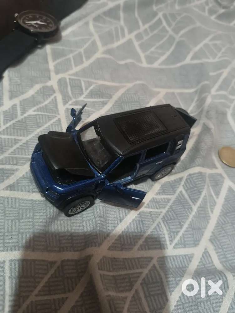 Model Car Defender Toy (i Will Give In 280rs)
