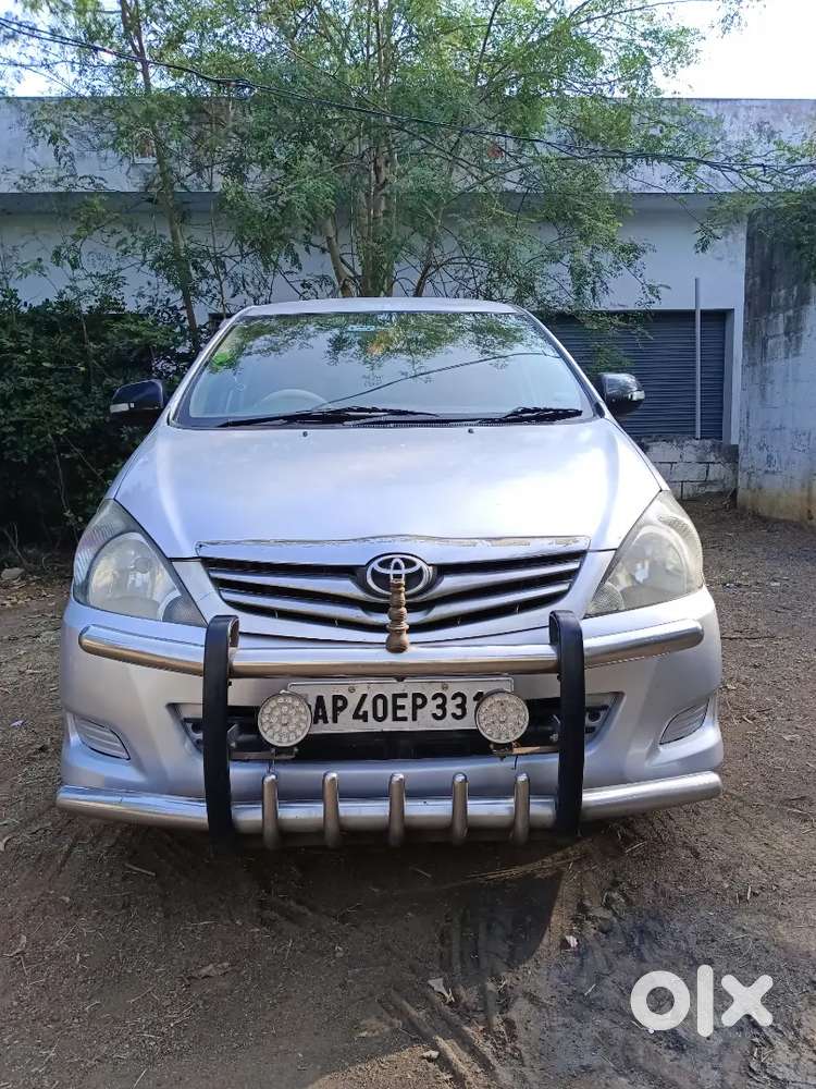 Toyota Innova 2011