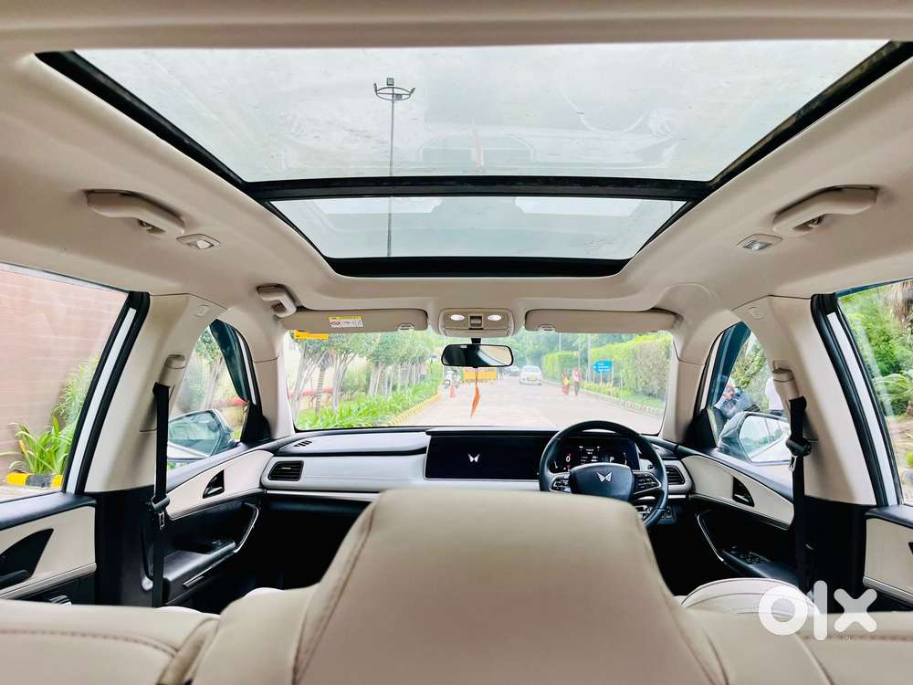 Mahindra Xuv700 2.2 Ax 5 Diesel At 7 Str, 2023, Diesel