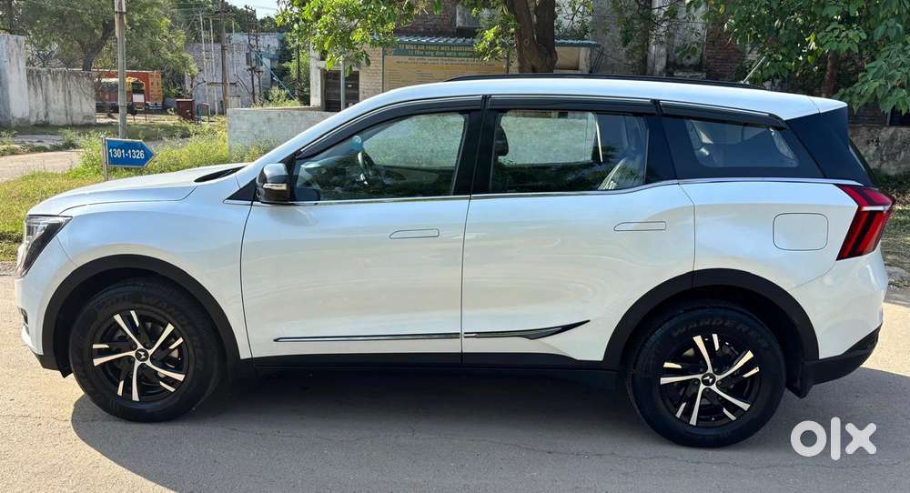 Mahindra Xuv700 2.0 Ax 5 Petrol Mt Str, 2022, Petrol